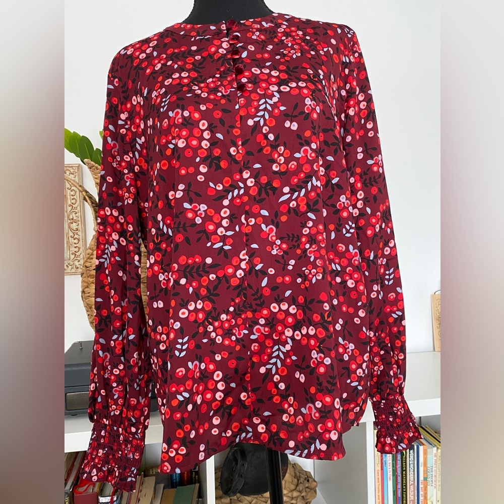 LOFT by Ann Taylor red blouse, abstract floral pattern, velvet buttons. Size M.